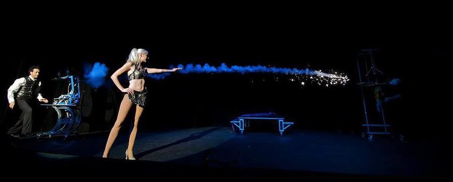 David Davinci performing Tim Clothier’s “Cata-poultry” mini illusion